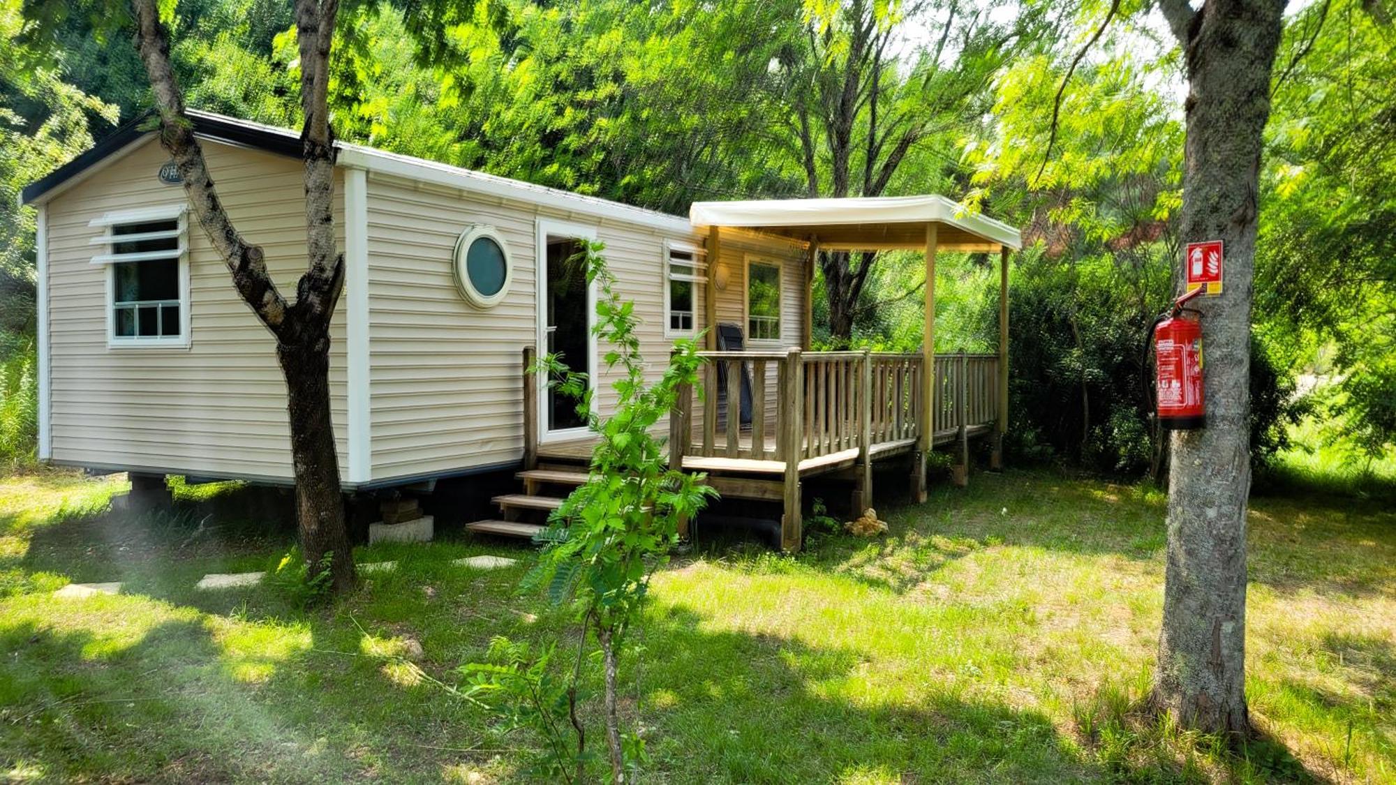 Camping Les Terrasses De Dordogne Rouffignac Saint-Cernin Exterior photo