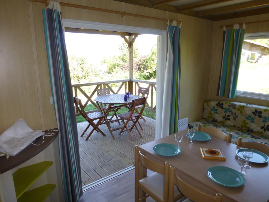 Camping Les Terrasses De Dordogne Rouffignac Saint-Cernin Room photo