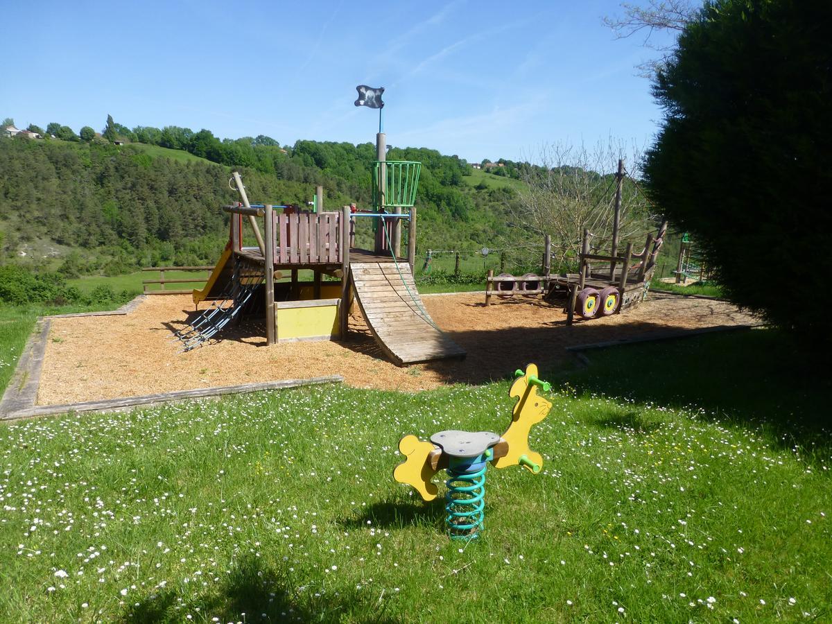 Camping Les Terrasses De Dordogne Rouffignac Saint-Cernin Exterior photo