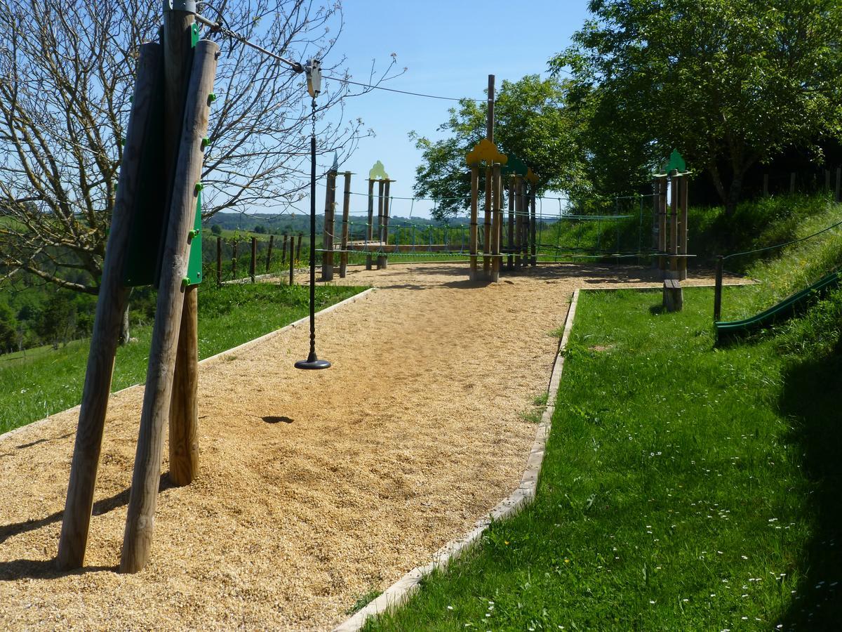 Camping Les Terrasses De Dordogne Rouffignac Saint-Cernin Exterior photo